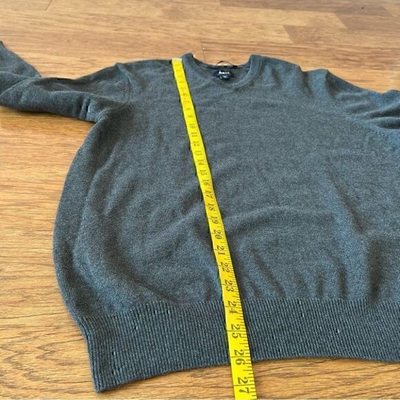 GH Bass & Co Mens Sweater Medium Gray Minimalist Cozy Elevated Basic Preppy - Picture 6 of 9